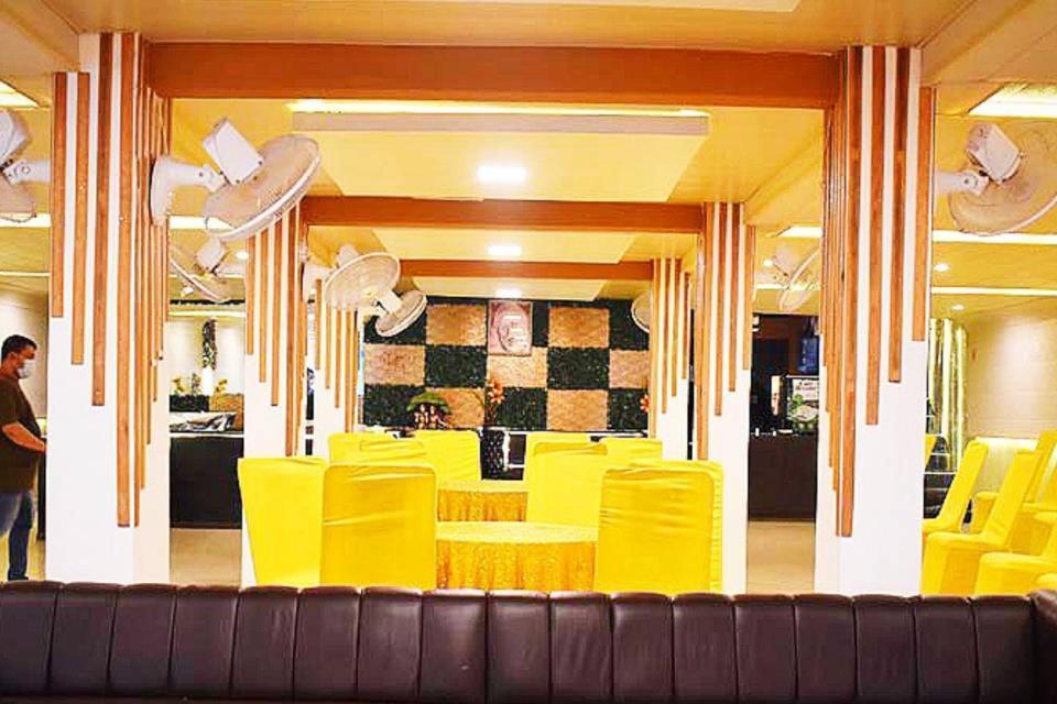 New Kumar Hotel & Banquet Lucknow Eksteriør billede