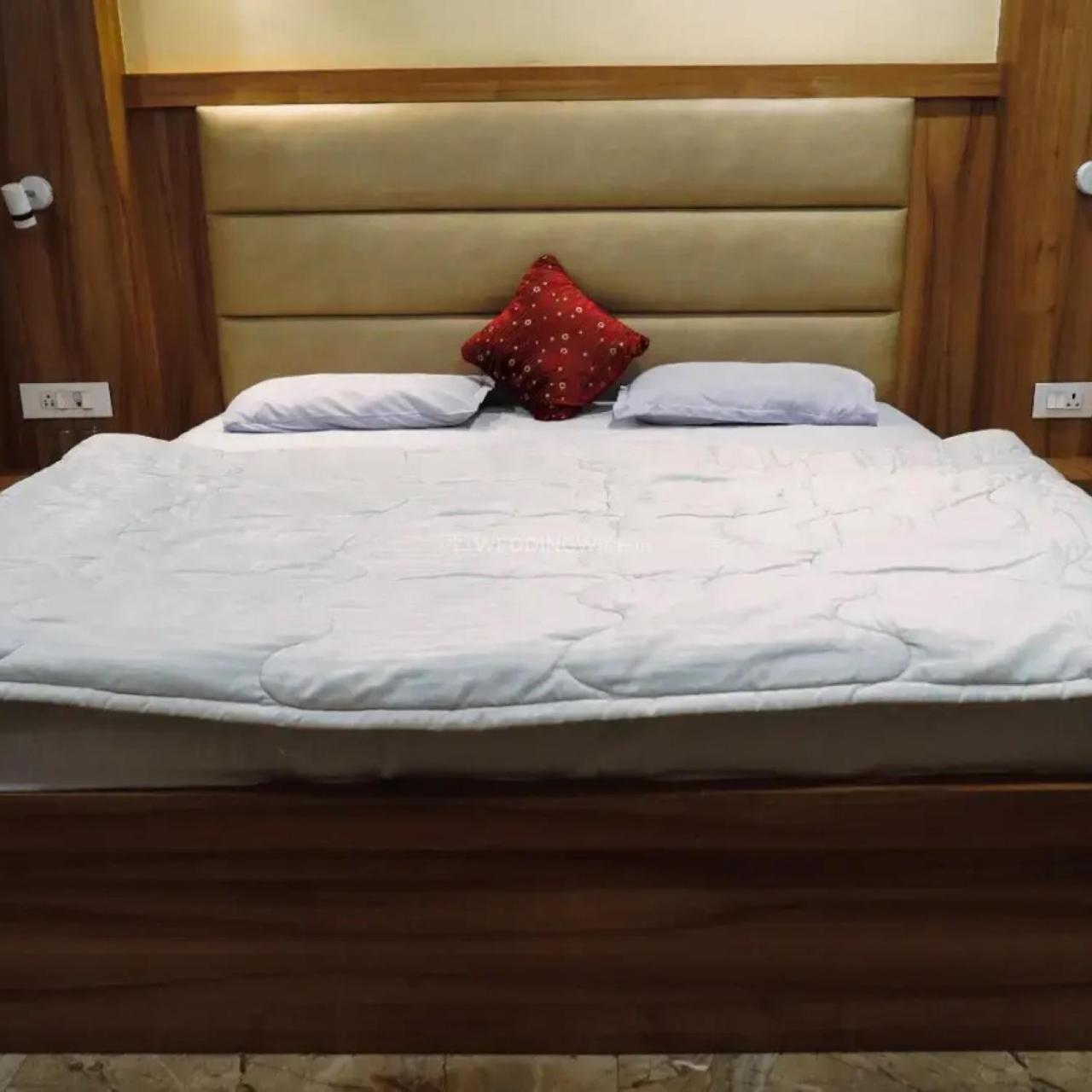 New Kumar Hotel & Banquet Lucknow Eksteriør billede